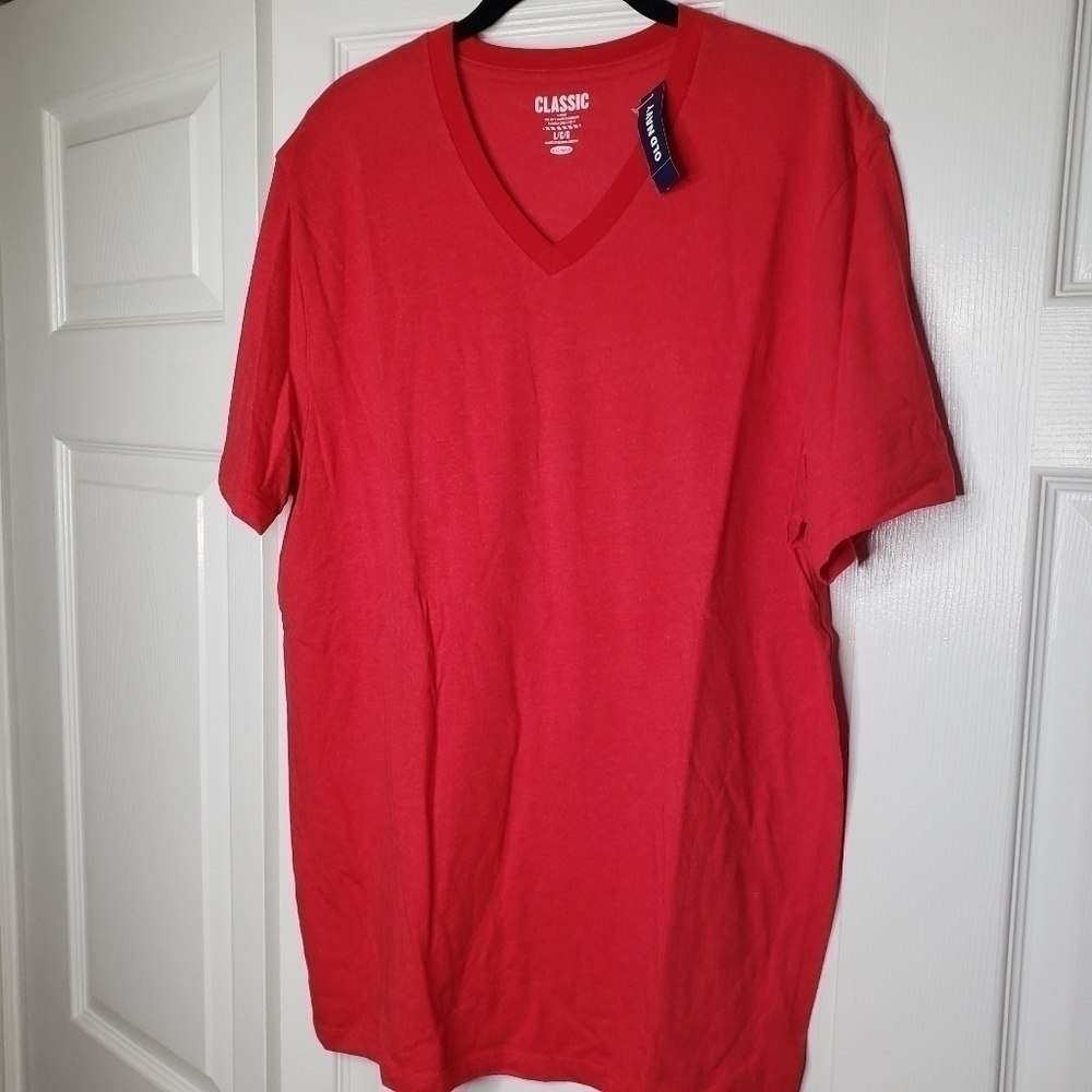 NWT Old Navy Classic v-neck red tshirt size L.
